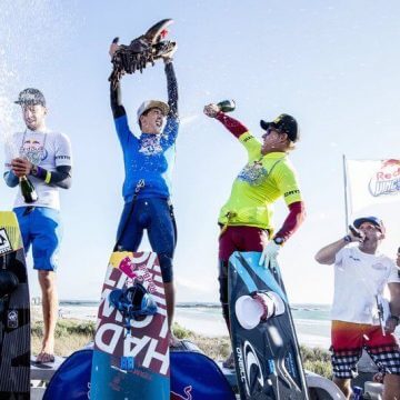 [:es]Aaron Hadlow agranda su leyenda en el King of the Air[:] 1