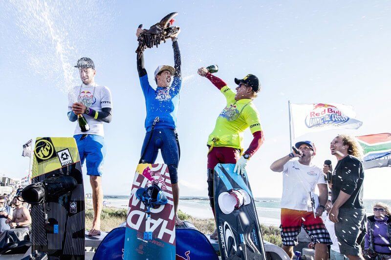 [:es]Aaron Hadlow agranda su leyenda en el King of the Air[:] 1