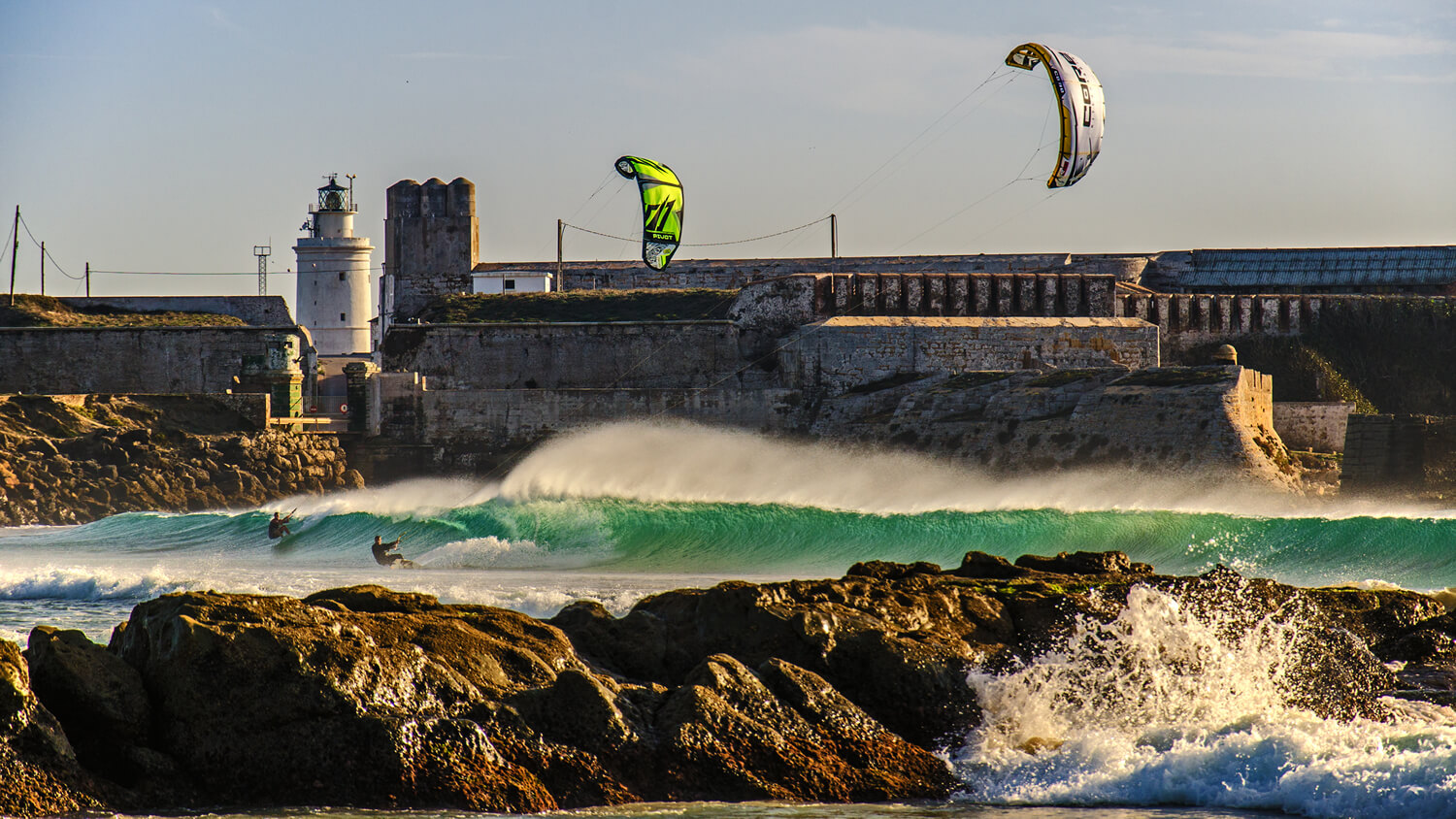 los 10 mejores spots de kitesurf en españa